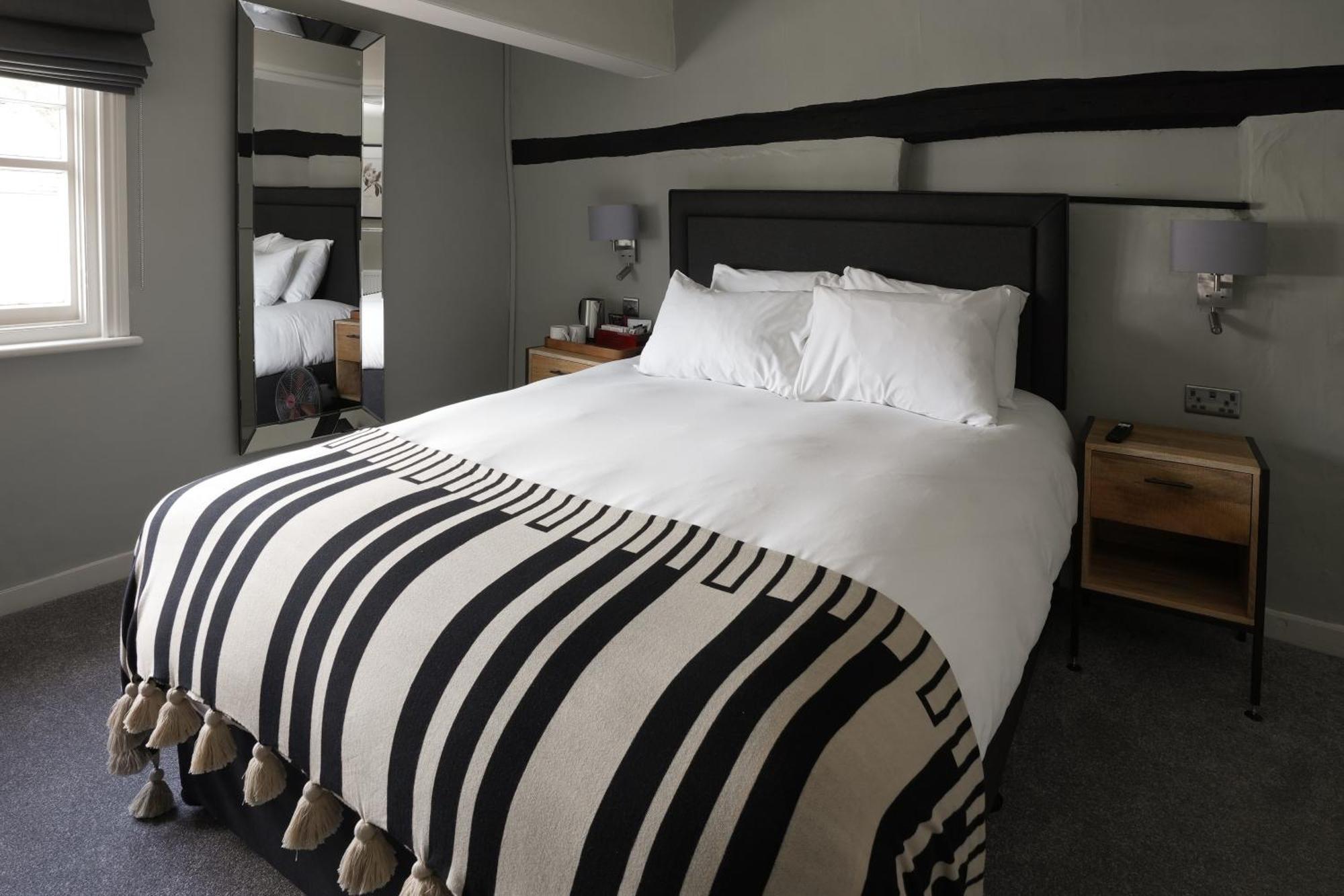 The Windmill Hotel Maidstone Bagian luar foto
