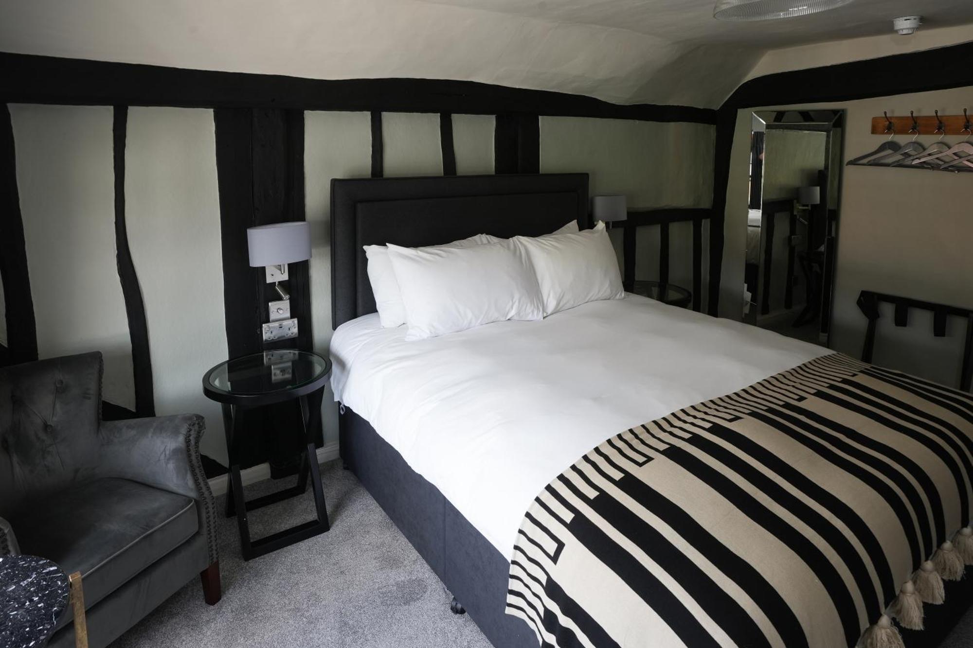 The Windmill Hotel Maidstone Bagian luar foto