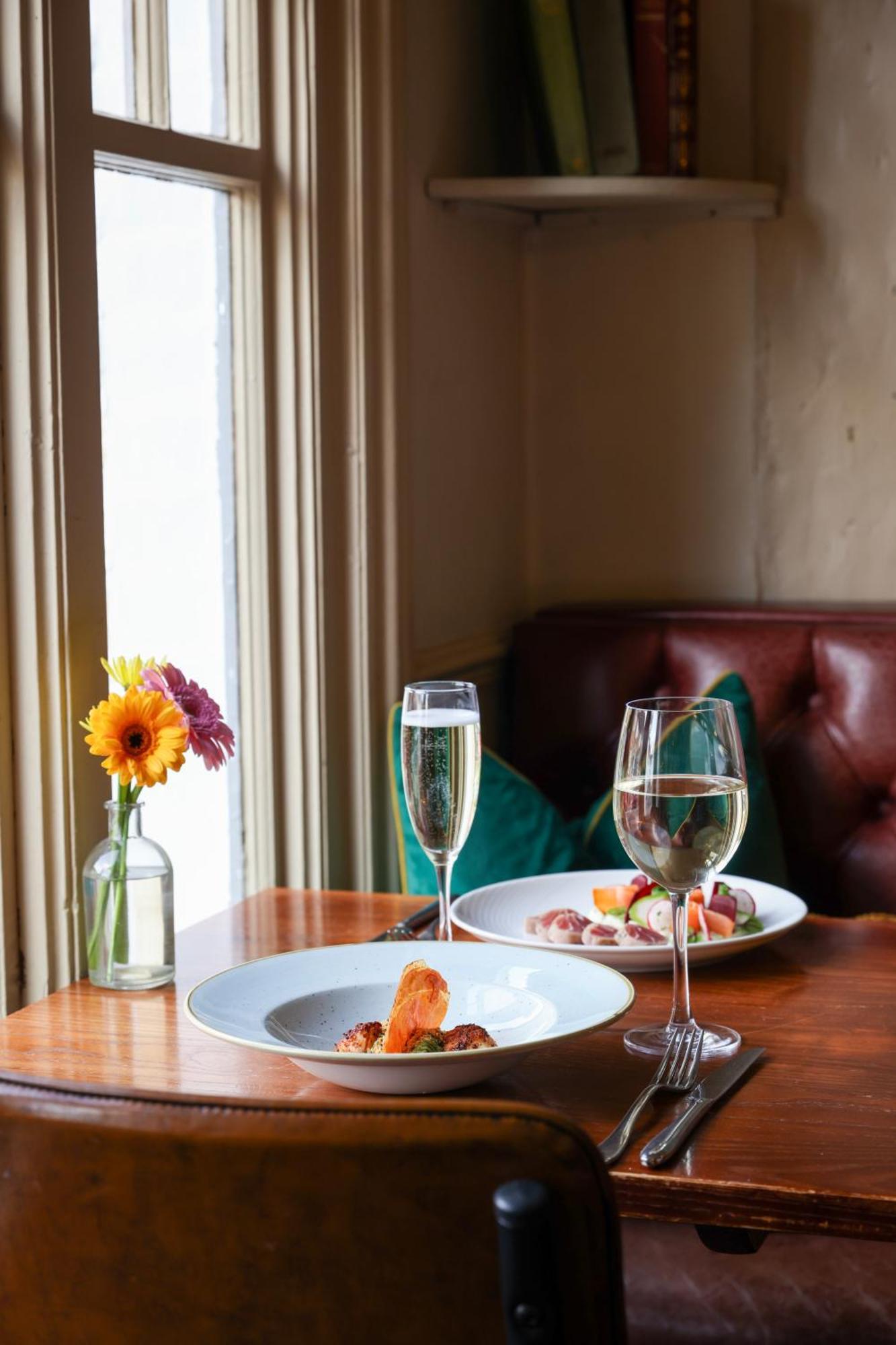 The Windmill Hotel Maidstone Bagian luar foto