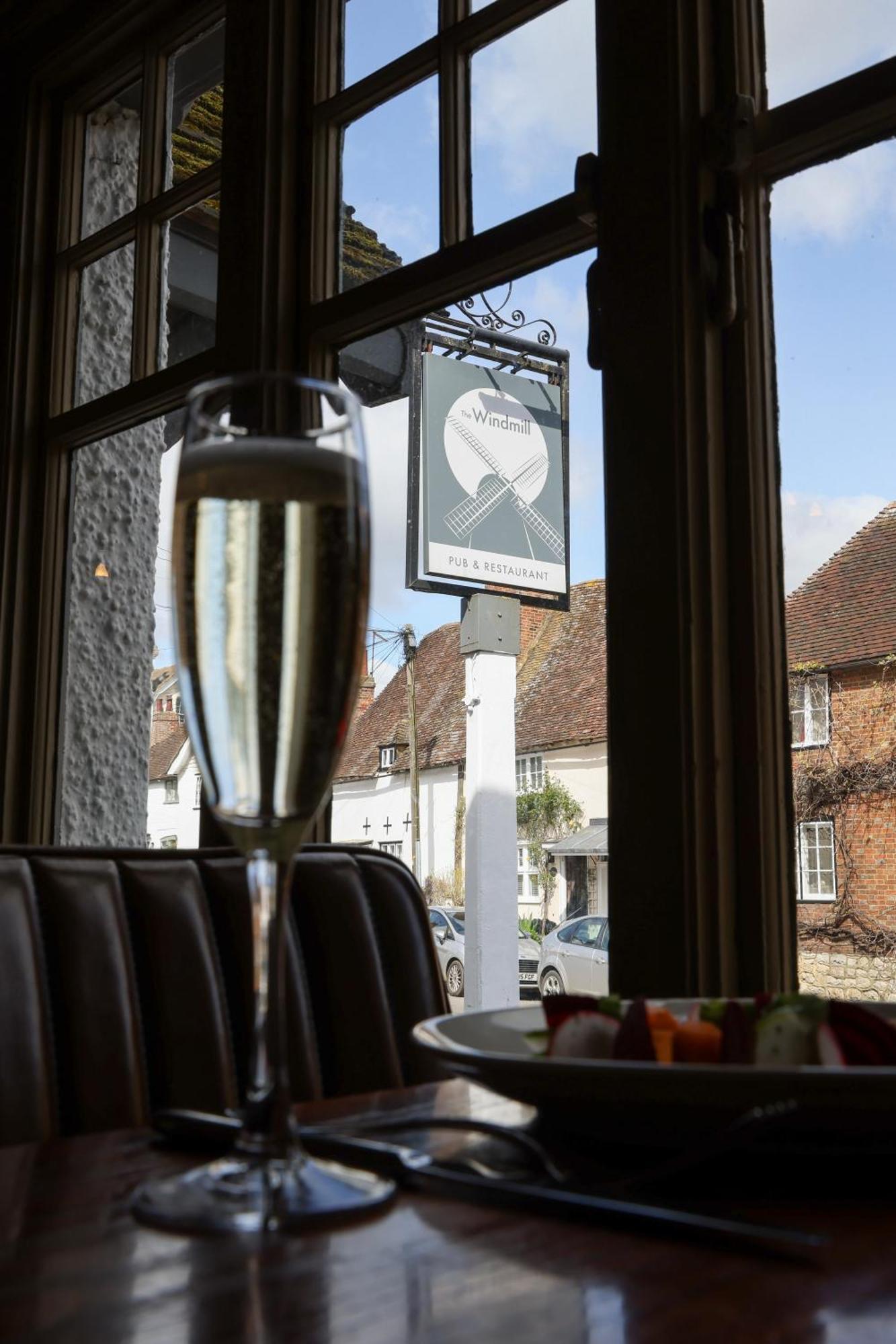 The Windmill Hotel Maidstone Bagian luar foto