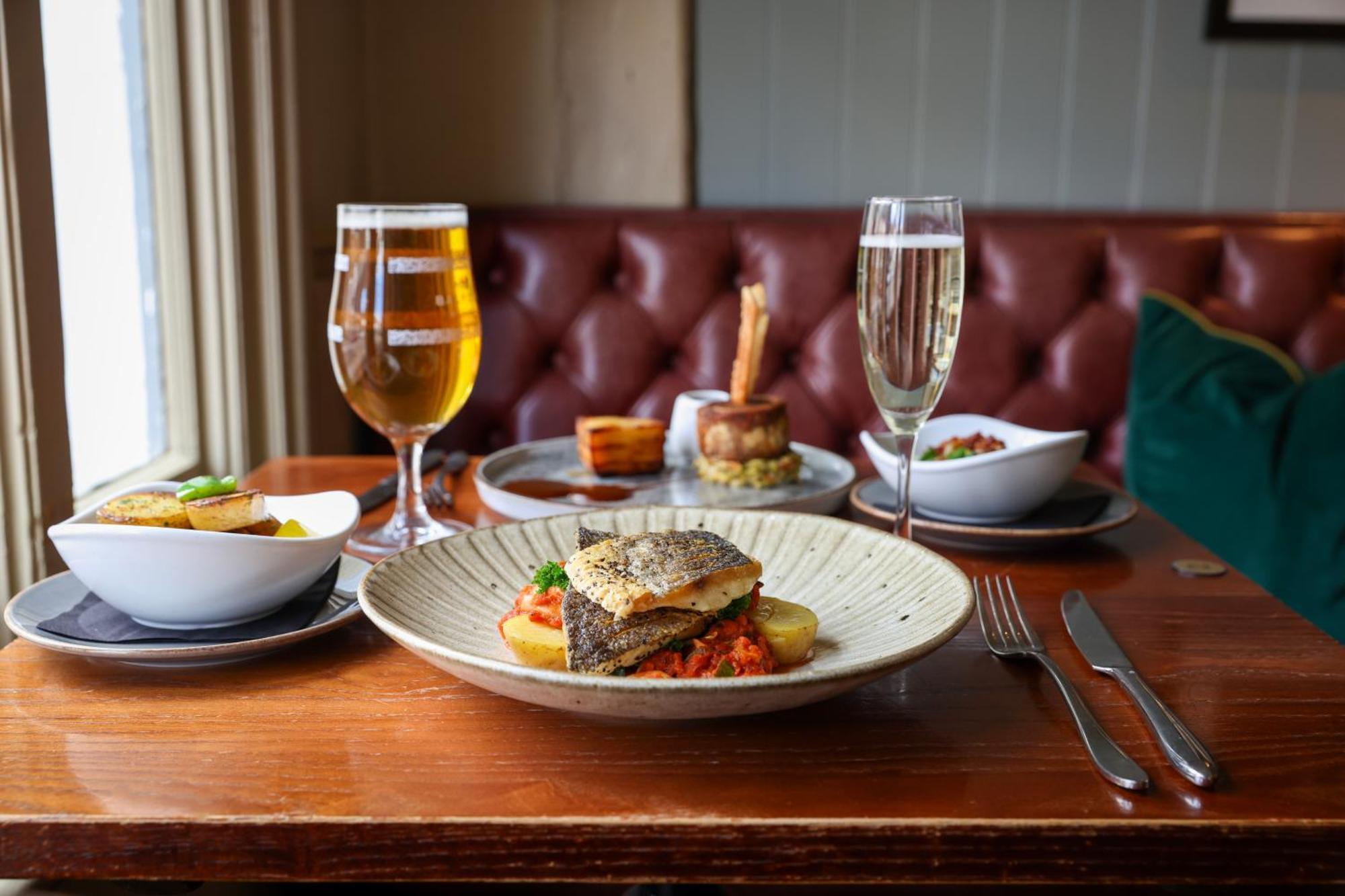 The Windmill Hotel Maidstone Bagian luar foto