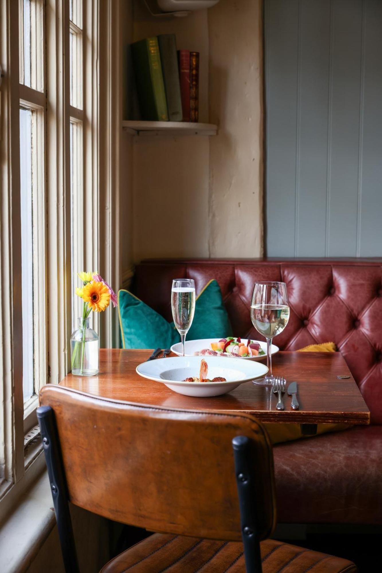 The Windmill Hotel Maidstone Bagian luar foto